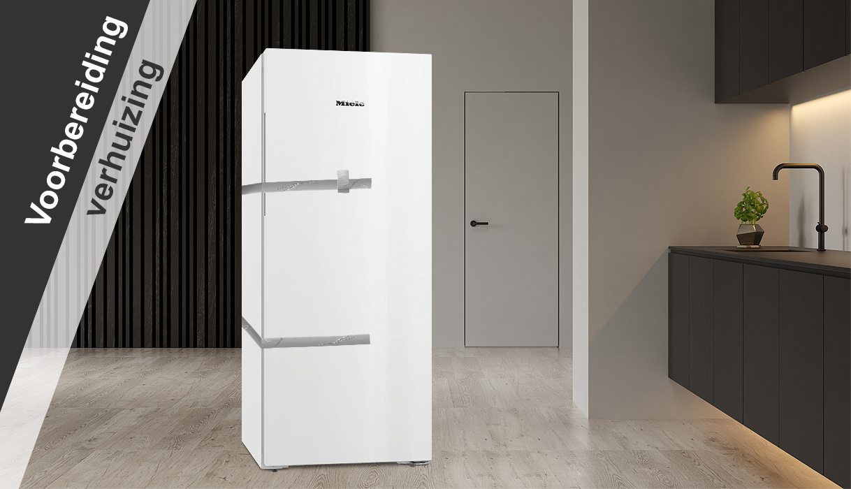 Staande Miele-vriezer waarvan de deuren zijn vastgezet met tape ter voorbereiding op vervoer binnen een moderne keuken.