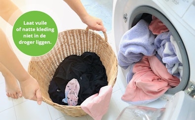 Verwijder vuile en natte kleding.