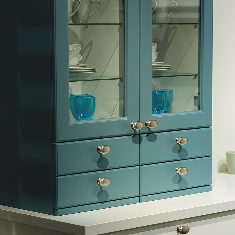 Vitrinekast op het aanrecht