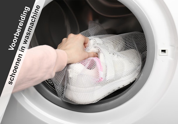 Voorbereiding schoenen wassen in de wasmachine.