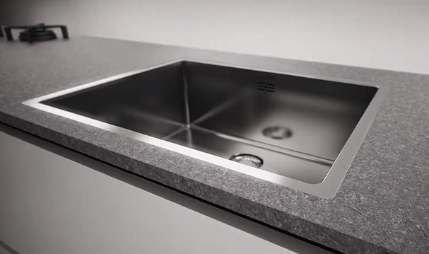 Video over de voordelen van een Reginox vlakbouw spoelbak.