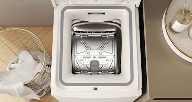 Bovenlader wasmachine van bovenaf geopend als keuze naast een voorlader bij 6 kg