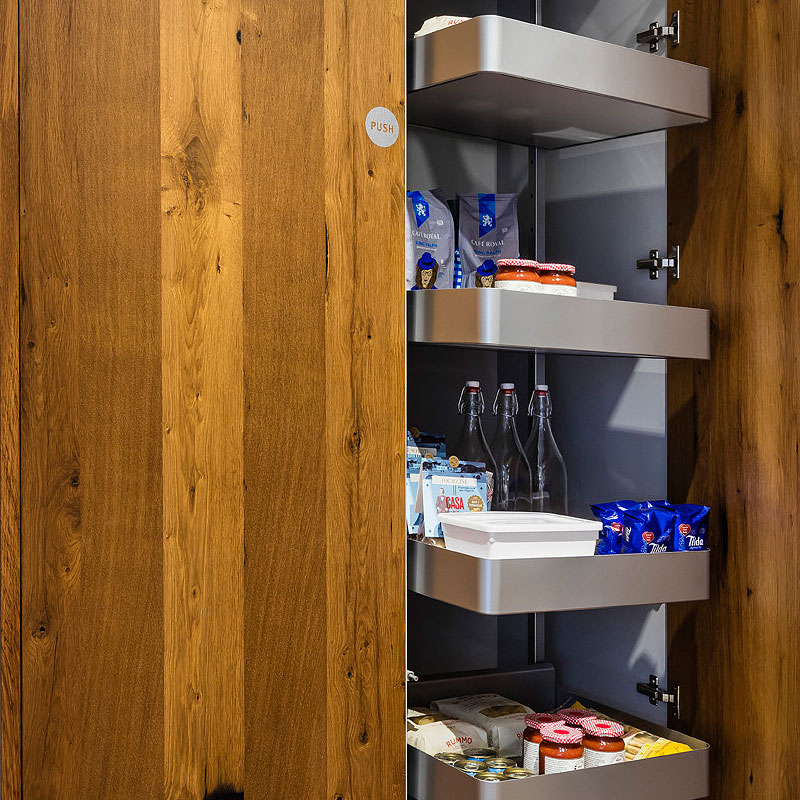 Voorraadkast met lade uitschuifsysteem