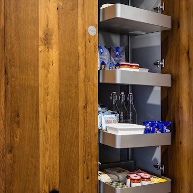 Voorraadkast met lade uitschuifsysteem