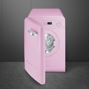 Roze wasmachine in jaren 50-stijl