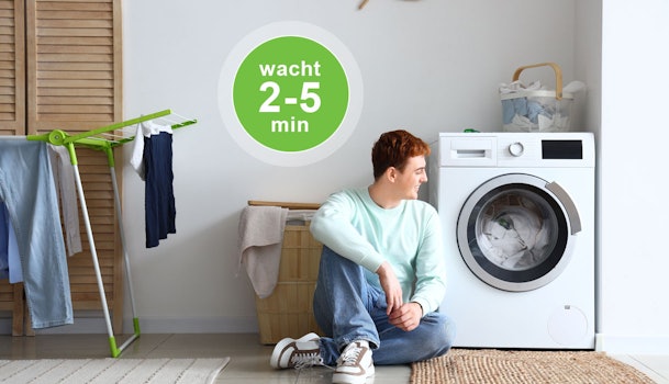Wasmachine met gesloten deur tijdens lopend wasprogramma
