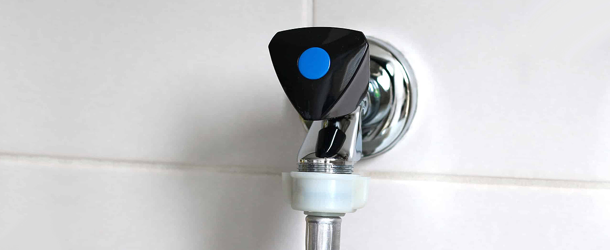 Sluit de waterleiding van de koelkast af.