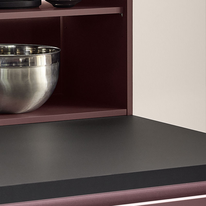 Donker keukenwerkblad met matte afwerking