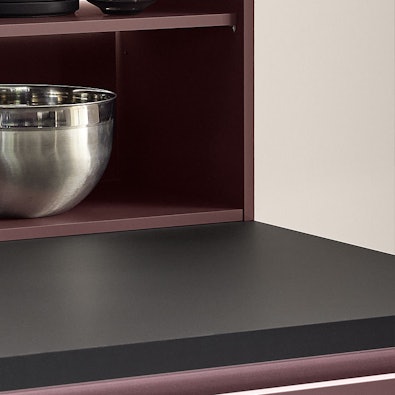 Donker keukenwerkblad met matte afwerking