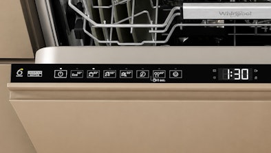 Bedieningspaneel van een Whirlpool vaatwasser met 6th Sense sensortechniek en eco-programma