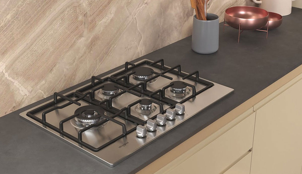 Whirlpool gaskookplaat met vier gasbranders en een krachtige wokbrander voor koken met een wok