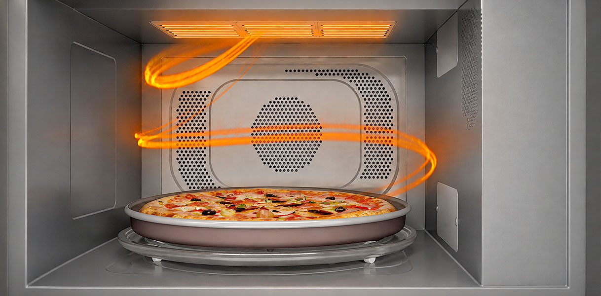 Pizza op een plaat in de magnetron met lichtlijnen die de circulerende hete lucht tonen