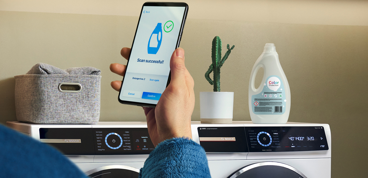 Smartphone met wasmachine app voor Bosch wasmachine met WiFi