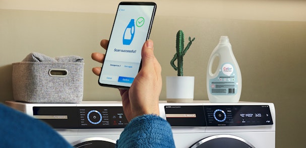 Smartphone met wasmachine app voor Bosch wasmachine met WiFi
