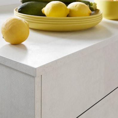 Witgrijze fronten keukenbladen