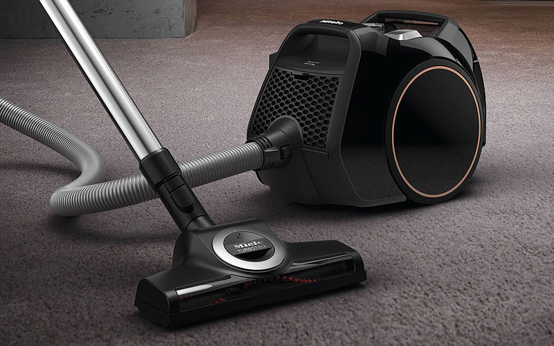 Zakloze stofzuiger op tapijt met energieverbruik 800-2000 watt en cycloon technologie
