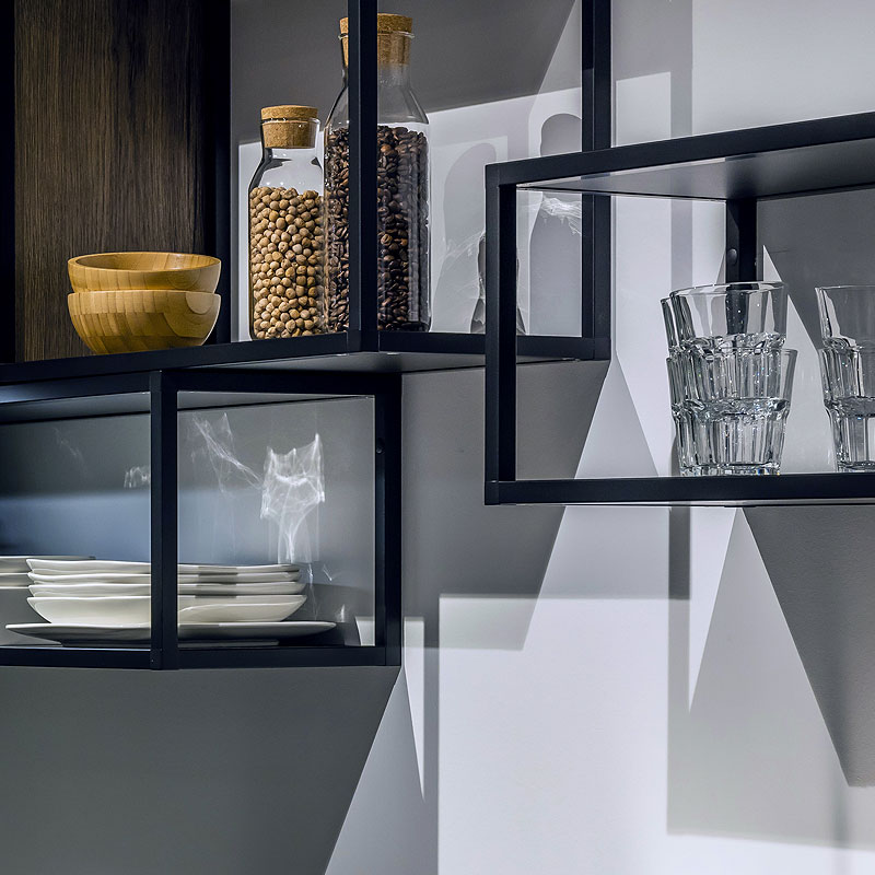 Open schappen van zwart staal