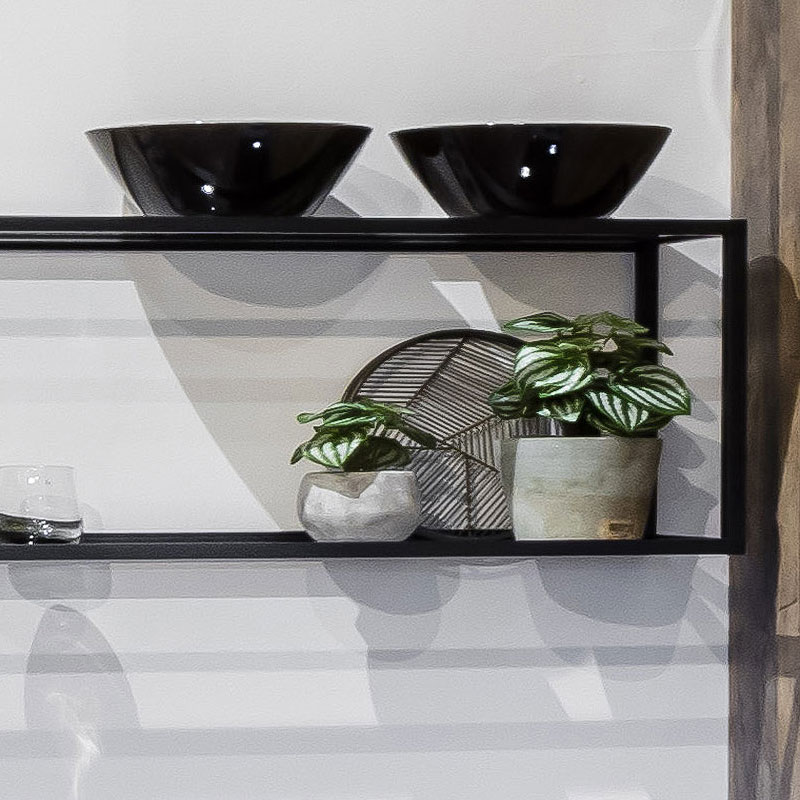 Zwart stalen wandrek