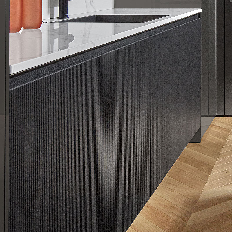 Zwarte eiken fronten met verticale groeven en matte afwerking