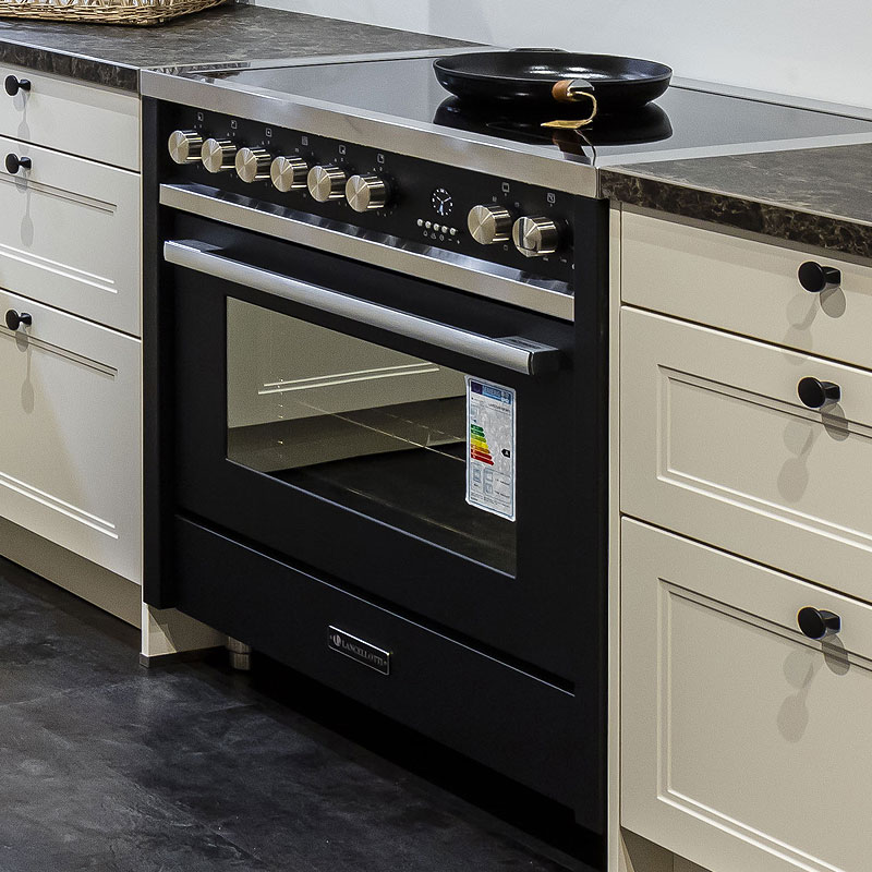 Zwart inductie fornuis