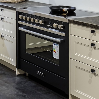 Zwart inductie fornuis