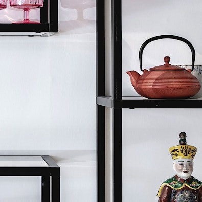 Zwarte stalen wandrek