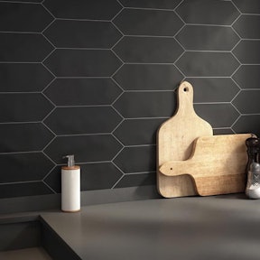 Zwarte tegels keuken