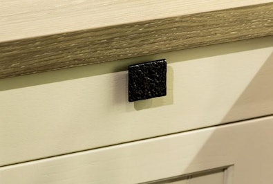 Zwarte vierkante keukenknop