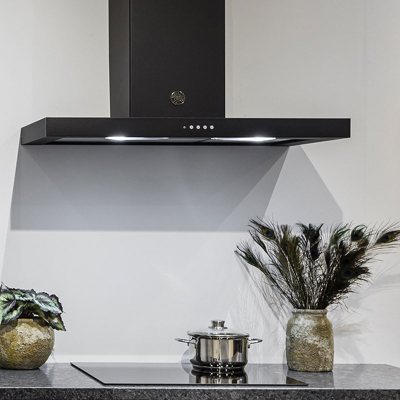 Zwarte wandschouwkap