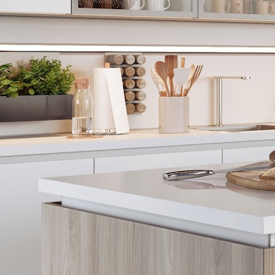 Zwevende witte werkbladen